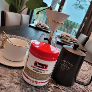 Swisse 스위스 고함량 프로폴리스 2,000mg 210정 — 5점을 준 리뷰어가 2021년 5월 올린 사용 사진