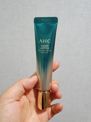 [NEW 탄력유턴 아이크림] AHC 유스 래스팅 리얼 아이크림 포 페이스 — 5점을 준 리뷰어가 2021년 3월 올린 사용 사진