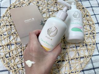 mom e 맘이 내추럴 베이비 케어 샴푸앤바스+로션 — 5점을 준 리뷰어가 2021년 1월 올린 사용 사진