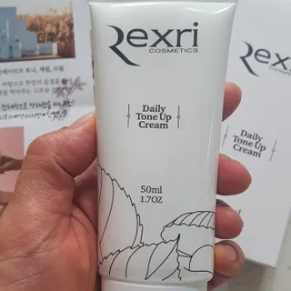 렉스리 데일리 톤업 크림 Rexri Daily Tone Up Cream — 5점을 준 리뷰어가 2022년 10월 올린 사용 사진