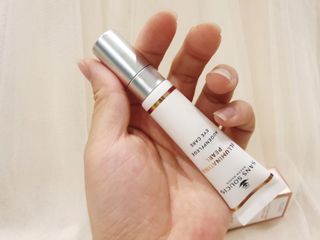 산수시 일루미네이팅 펄 영양 다크서클 스틱 아이 크림 케어 15ml — 4.5점을 준 리뷰어가 2021년 6월 올린 사용 사진