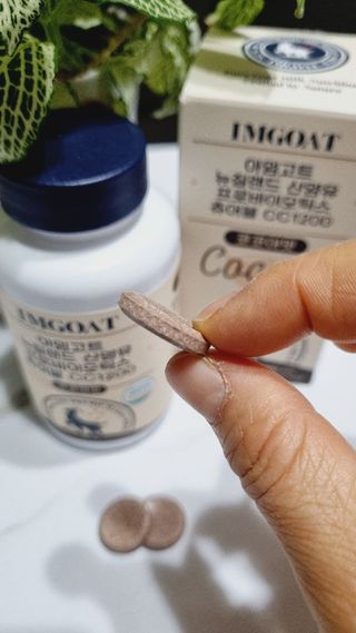쿠팡 [아임고트] 뉴질랜드 산양유 프로바이오틱스 츄어블 코코아맛 — 5점을 준 리뷰어가 2025년 3월 올린 사용 사진