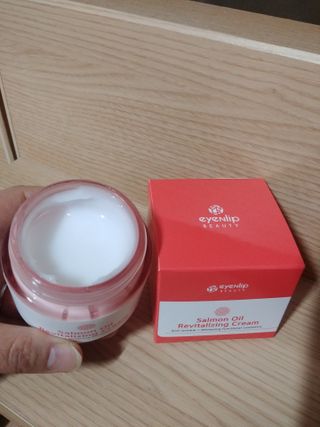 아이앤립 / EYENLIP 아이앤립 연어오일 리바이탈라이징 크림 — 5점을 준 리뷰어가 2021년 4월 올린 사용 사진