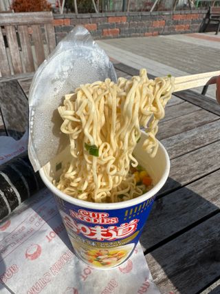 NISSIN 닛신 컵누들  4종 - 씨푸드오리지날, 씨푸드 스파이시, 씨푸드 커리, 씨푸드 XO소스 — 5점을 준 리뷰어가 2023년 2월 올린 사용 사진