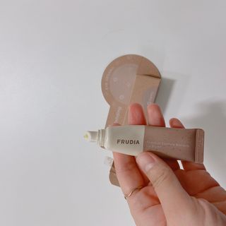 [후르디아] 올리브영 착한보습 비건 립버터 2종 — 5점을 준 리뷰어가 2022년 11월 올린 사용 사진
