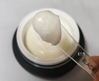 오투에니원 갈락토미세스 비타민 C 프리미엄 블랙스완 크림 50g — 5점을 준 리뷰어가 2022년 12월 올린 사용 사진