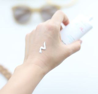 리더스코스메틱 리더스 카밍 바이오틱스 선 에센스 SPF 50+ PA++++ — 5점을 준 리뷰어가 2022년 6월 올린 사용 사진
