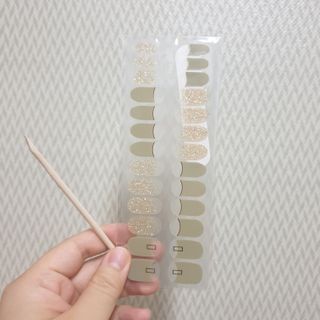 [네일가게] 햇빛에 닿으면 색이 변하는 신기한 햇살 반전 네일스티커_B — 5점을 준 리뷰어가 2021년 8월 올린 사용 사진