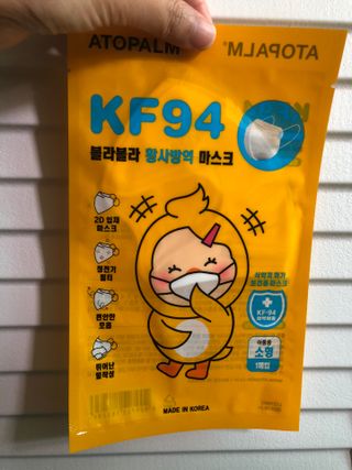 아토팜 블라블라 황사방역 마스크 KF94 — 4점을 준 리뷰어가 2021년 9월 올린 사용 사진