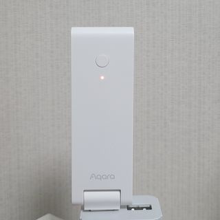 아카라 조명 스위치를 누워서 끄는 방법 (스마트 조명 스위치 2구 + 무선 리모트 스위치 1구 T1, 스마트 허브 E1) — 4점을 준 리뷰어가 2021년 12월 올린 사용 사진