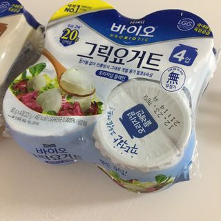 매일바이오 그릭요거트 오리지널 플레인 4개, 로스터리 커피믹스 4개 — 5점을 준 리뷰어가 2021년 12월 올린 사용 사진