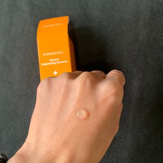 체르엠 스템앤셀 비타민 브라이트닝 에센스 30ml 1개 — 4.5점을 준 리뷰어가 2022년 1월 올린 사용 사진