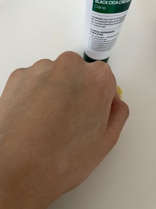 랑벨 랑바이오 블랙 시카 크림 50ml(블랙비 프로폴리스, 시카 4종, 판테놀 10 함유) — 5점을 준 리뷰어가 2022년 7월 올린 사용 사진