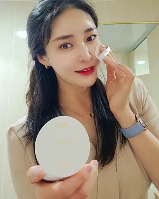 위뜨 글로시 레이어 쿠션 — 5점을 준 리뷰어가 2022년 7월 올린 사용 사진