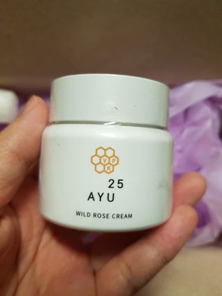 AYU25[아유트웬티파이브]다마스크로즈워터 베이스 천연 수분 촉촉 크림 — 3점을 준 리뷰어가 2021년 4월 올린 사용 사진
