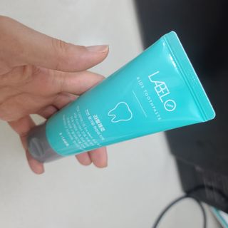 치과에서 쓰는 치약 _ 라벨제로 저불소 꼬마, 키즈, 유아, 베이비, 주니어 안전한 어린이치약 — 5점을 준 리뷰어가 2023년 2월 올린 사용 사진