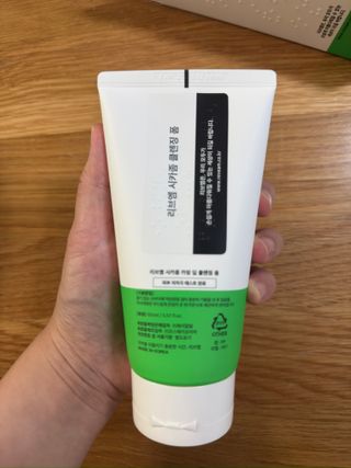 나우 [리브엠] 화해 1등 각질 클렌저! 시카좀 카밍 딥 클렌징 폼 — 5점을 준 리뷰어가 2025년 7월 올린 사용 사진