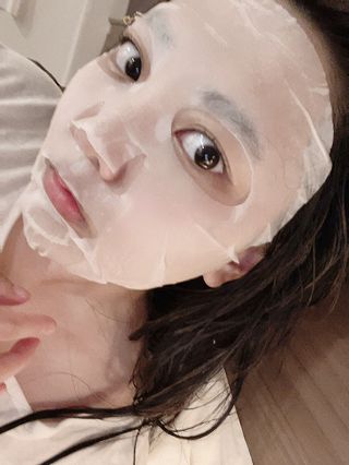 리엔케이 인텐스 브라이트닝 세럼 시트 마스크 — 5점을 준 리뷰어가 2023년 9월 올린 사용 사진