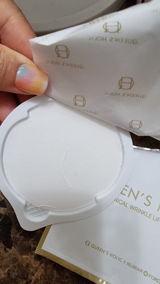 퀸즈홀릭 라이스 보내티컬 아이 마스크 퀸즈홀릭 X 레아라 다이아포스 라이스 보태니컬 링클 리프팅 아이 마스크 7매 1BOX — 5점을 준 리뷰어가 2022년 5월 올린 사용 사진