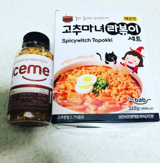 더밥  고추마녀 라볶이 +  나이스미 무설탕 현미후레이크 — 5점을 준 리뷰어가 2021년 10월 올린 사용 사진