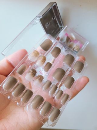 데싱디바 매직프레스 레귤러 스퀘어_6종 중 택 1 — 4점을 준 리뷰어가 2021년 9월 올린 사용 사진
