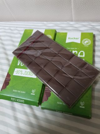 당류2g 자일리톨로 단맛을낸 슈카 퓨어비건 무설탕초콜릿 Xucker vegan 2개입 — 5점을 준 리뷰어가 2021년 4월 올린 사용 사진
