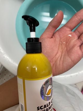 썸헤어 / SUMHAIR 썸헤어 스칼프 케어 샴푸+트리트먼트 트로피컬망고티 — 5점을 준 리뷰어가 2021년 5월 올린 사용 사진
