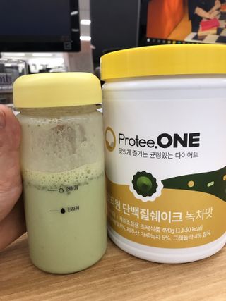 프로티원 단백질쉐이크 녹차맛 2주분 1통+보틀 — 5점을 준 리뷰어가 2021년 8월 올린 사용 사진