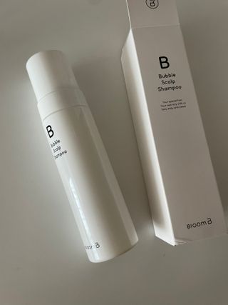 블룸비 거품 두피 샴푸 — 3.5점을 준 리뷰어가 2022년 8월 올린 사용 사진