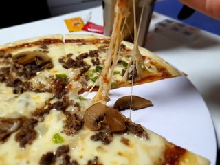 [푸딩팩토리] 10인치 씬피자 3종 택2_베샤멜 고르곤졸라/불고기/고르곤졸라 — 5점을 준 리뷰어가 2022년 5월 올린 사용 사진