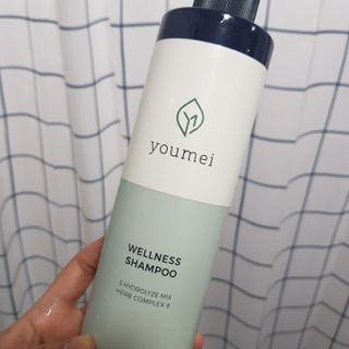 유메이 웰니스 샴푸 + 유메이 스칼프 브러쉬 — 5점을 준 리뷰어가 2022년 2월 올린 사용 사진