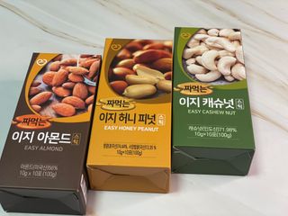 짜먹는 이지견과 짜먹는 이지아몬드, 짜먹는 이지허니피넛, 짜먹는 이지캐슈넛 각 10g X  10포 — 4점을 준 리뷰어가 2021년 2월 올린 사용 사진