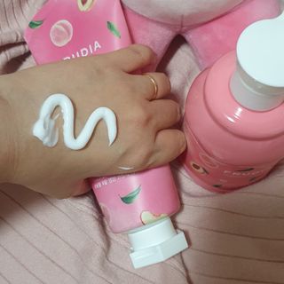 [후르디아] 복숭아 바디워시+바디에센스 세트 — 5점을 준 리뷰어가 2021년 11월 올린 사용 사진