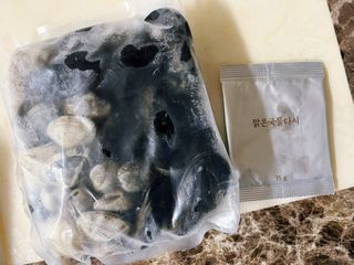 [푸딩팩토리] 바지락홍합탕 500g / 얼큰바지락홍합탕 590g — 5점을 준 리뷰어가 2022년 10월 올린 사용 사진