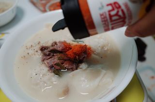 [서울시스터즈] 김치시즈닝 국내 최초 뿌려먹는 김치파우더 100g 1개+ 신제품 고추장 핫소스 185g 1개 — 4점을 준 리뷰어가 2021년 9월 올린 사용 사진