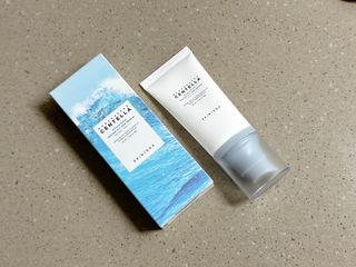 [스킨1004] 마다가스카르 센텔라 히알루-시카 워터핏 선세럼 50ml — 5점을 준 리뷰어가 2024년 5월 올린 사용 사진