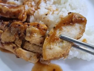 굽네몰 [굽네] 소스가 맛있는 닭가슴살 슬라이스 4종 — 4점을 준 리뷰어가 2021년 12월 올린 사용 사진