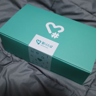 힐니스북 [힐마이넥]   거북목 통증완화를 위한 휴대용 목 안마기 — 5점을 준 리뷰어가 2022년 12월 올린 사용 사진