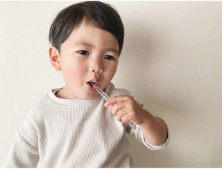 치과에서 쓰는 치약 _ 라벨제로 저불소 꼬마, 키즈, 유아, 베이비, 주니어 안전한 어린이치약 — 3.5점을 준 리뷰어가 2023년 1월 올린 사용 사진