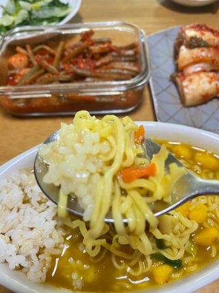NISSIN 닛신 컵누들  4종 - 씨푸드오리지날, 씨푸드 스파이시, 씨푸드 커리, 씨푸드 XO소스 — 5점을 준 리뷰어가 2022년 2월 올린 사용 사진