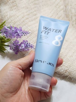 나우 [리브엠]피부 속부터 겹겹이, 촘촘하게! 워터핏8중 수분착붙 크림 — 4.5점을 준 리뷰어가 2024년 12월 올린 사용 사진