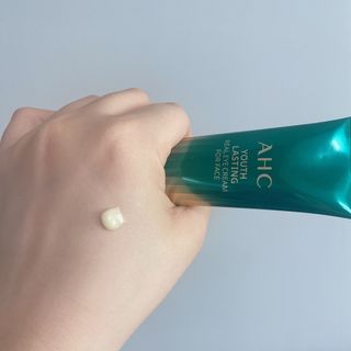 [NEW 탄력유턴 아이크림] AHC 유스 래스팅 리얼 아이크림 포 페이스 — 5점을 준 리뷰어가 2021년 3월 올린 사용 사진