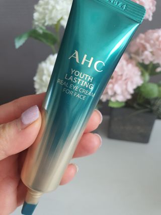 [NEW 탄력유턴 아이크림] AHC 유스 래스팅 리얼 아이크림 포 페이스 — 5점을 준 리뷰어가 2021년 2월 올린 사용 사진