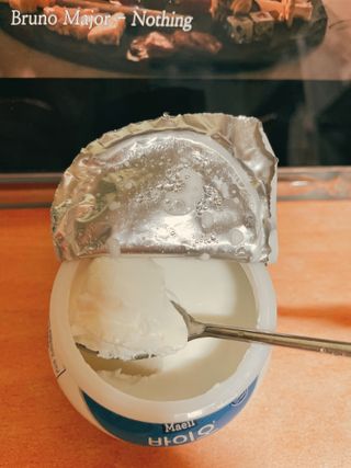 매일바이오 그릭요거트 오리지널 플레인 4개, 로스터리 커피믹스 4개 — 4.5점을 준 리뷰어가 2021년 12월 올린 사용 사진
