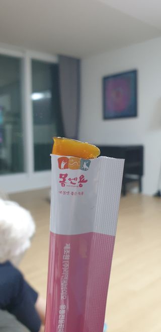 [몸엔용] 녹용 담은 탱탱 콜라겐 녹용 콜라겐 젤리 15g x 20포 — 5점을 준 리뷰어가 2022년 4월 올린 사용 사진