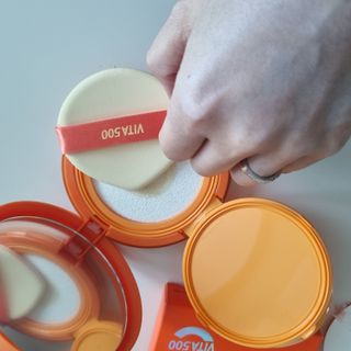광동생활건강 MF[광동] 비타500✨주름개선·미백·SPF50+🌞퍼펙트쉴드 빅 선쿠션 본품 — 4점을 준 리뷰어가 2024년 5월 올린 사용 사진