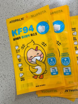 아토팜 블라블라 황사방역 마스크 KF94 — 4점을 준 리뷰어가 2021년 9월 올린 사용 사진