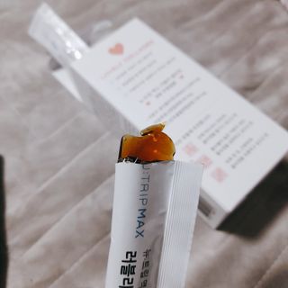 뉴트립맥스(NUTRIPMAX) 뉴트립맥스 러블리 콜라겐 — 3점을 준 리뷰어가 2021년 12월 올린 사용 사진
