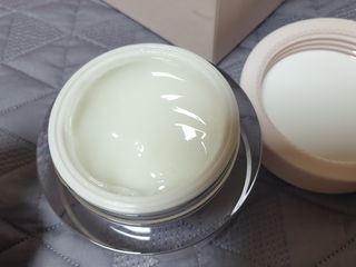 프리마인 바르기만 하면 철벽 스킨케어+24시간 마스크팩 효과. 셀라브 리제너레이팅 시스템 부스터+크림 세트 — 5점을 준 리뷰어가 2023년 6월 올린 사용 사진