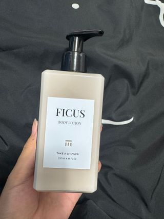 테이크어샤워 [스스]피쿠스 바디로션 FICUS BODY LOTION 250ML — 5점을 준 리뷰어가 2025년 10월 올린 사용 사진